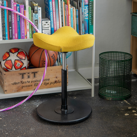 Tabouret ergonomique réglable en tissu jaune - Move Varier®