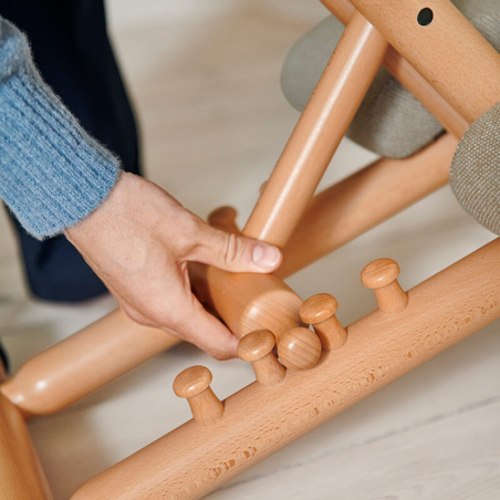 Siège de bureau ergonomique structure en bois verni naturel - Multi Varier®