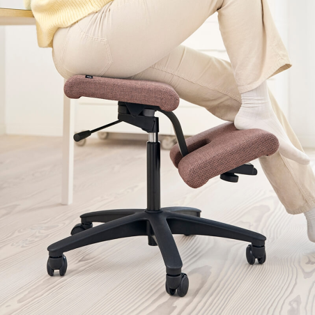 Siège ergonomique en tissu sur roulettes - Wing Varier®