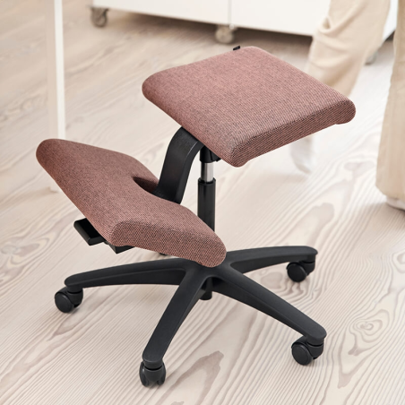 Siège ergonomique en tissu sur roulettes - Wing Varier®