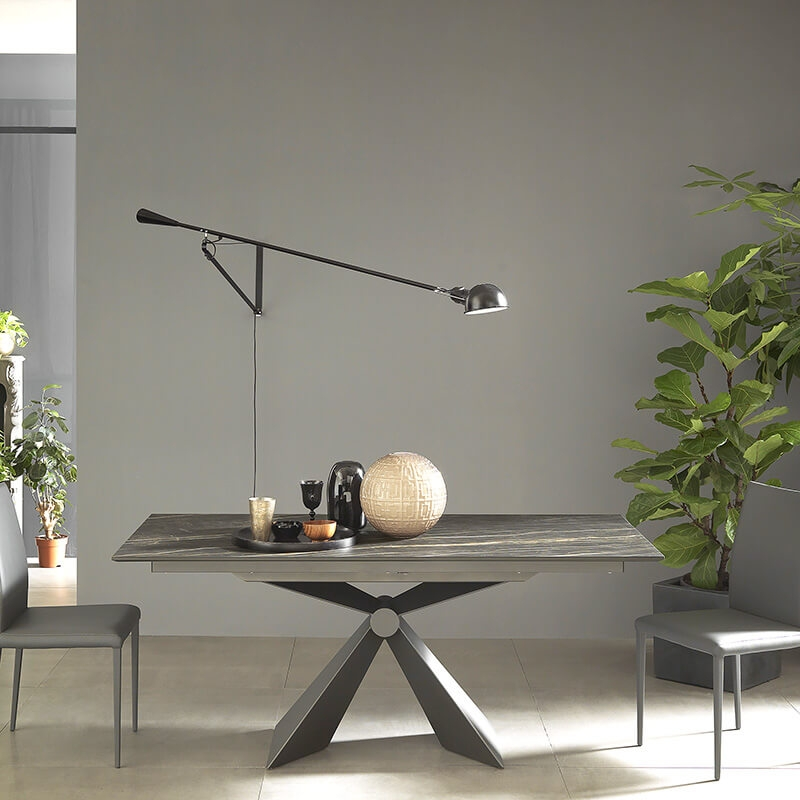 Table design italienne en céramique avec pied central - Sintesi