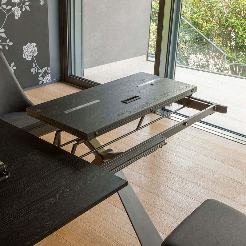 Table de salle à manger extensible en mélaminé et pieds en métal époxy graphite - Delta