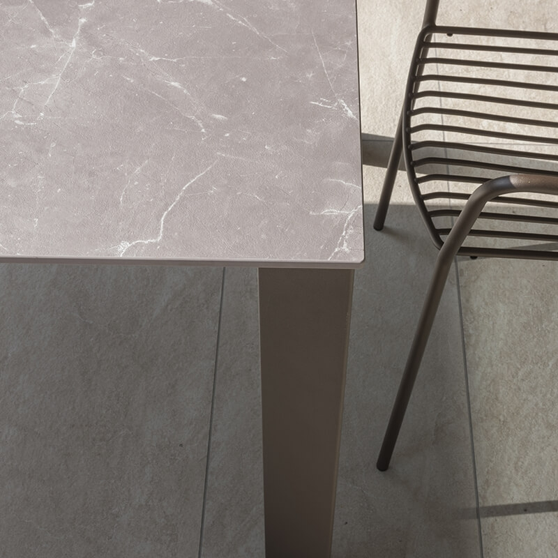 Table d'extérieur moderne en métal et plateau stratifié - Sirocco