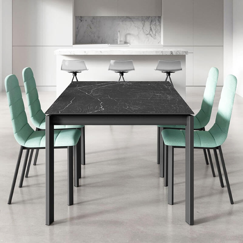 Table contemporaine en Dekton avec pieds en métal - Lotus