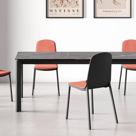 Table contemporaine en Dekton avec pieds en métal - Lotus