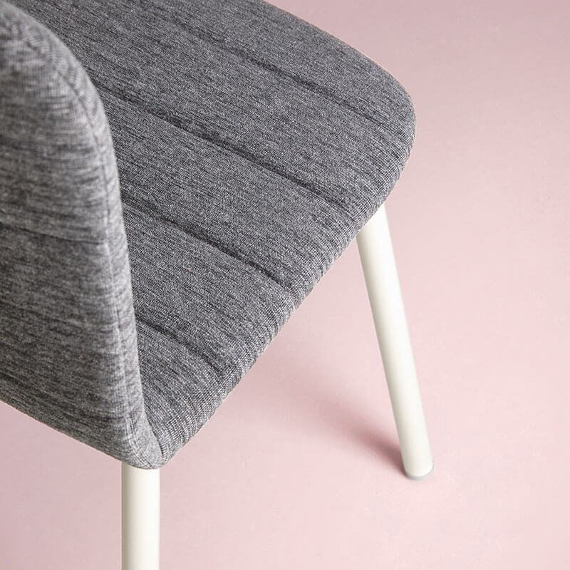 Chaise matelassée avec pieds en métal - Pepper Mobliberica