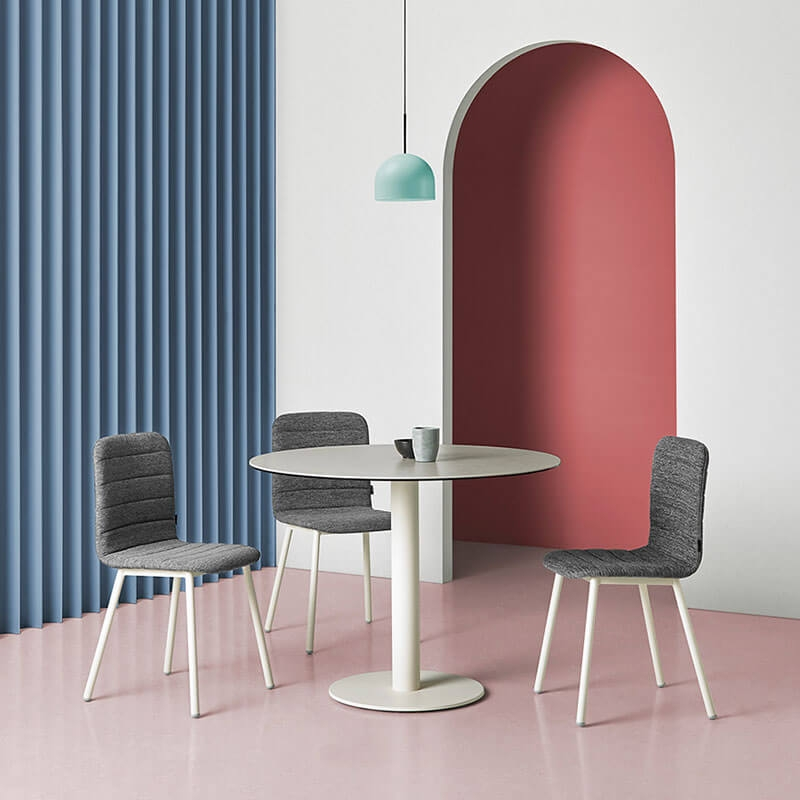 Chaise moderne en tissu matelassé avec pieds en métal - Pepper Mobliberica