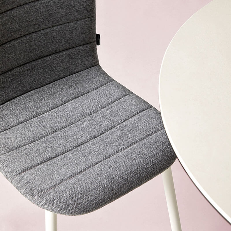 Chaise en tissu matelassé avec pieds en métal - Pepper Mobliberica