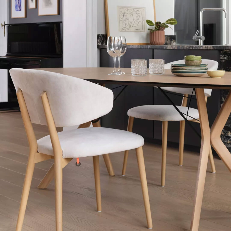 Chaise dossier incurvé en tissu et bois naturel  - Toro Mobitec®