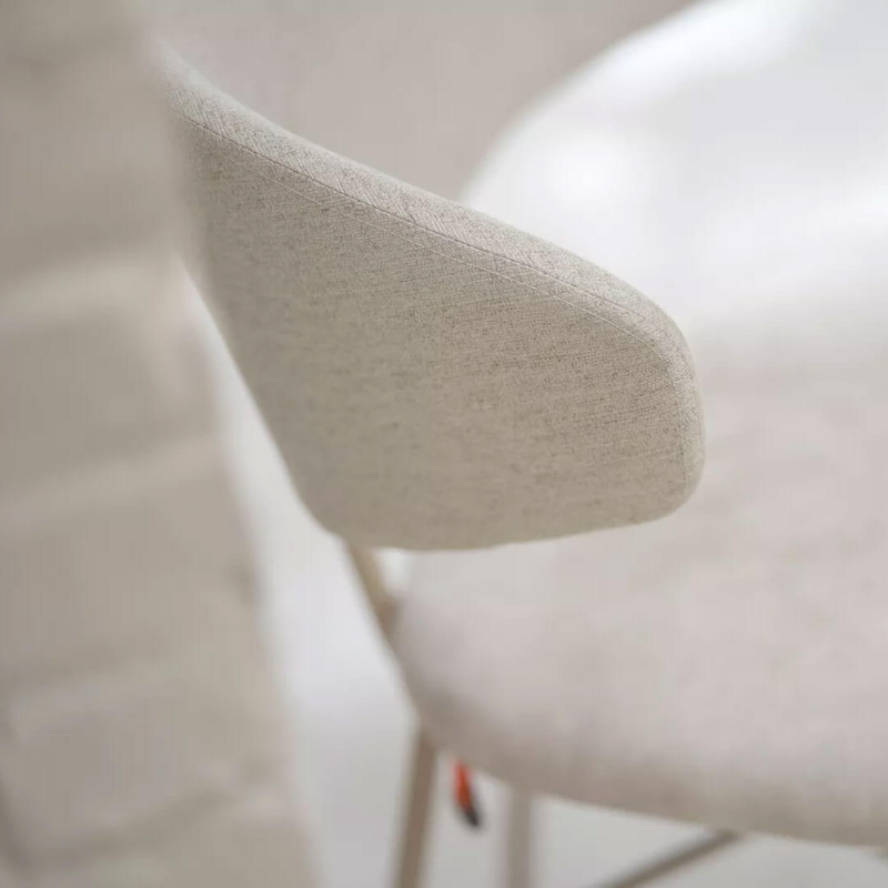 Chaise dossier incurvé en tissu et bois naturel  - Toro Mobitec®