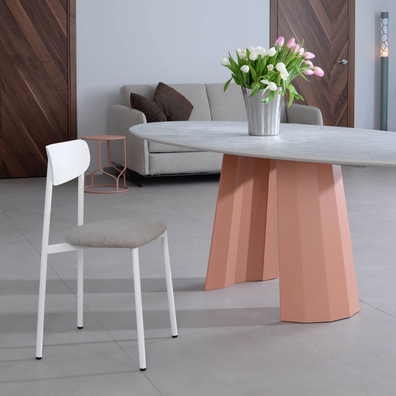 Chaise française en métal avec assise en tissu rembourrée - Colette Carrier®