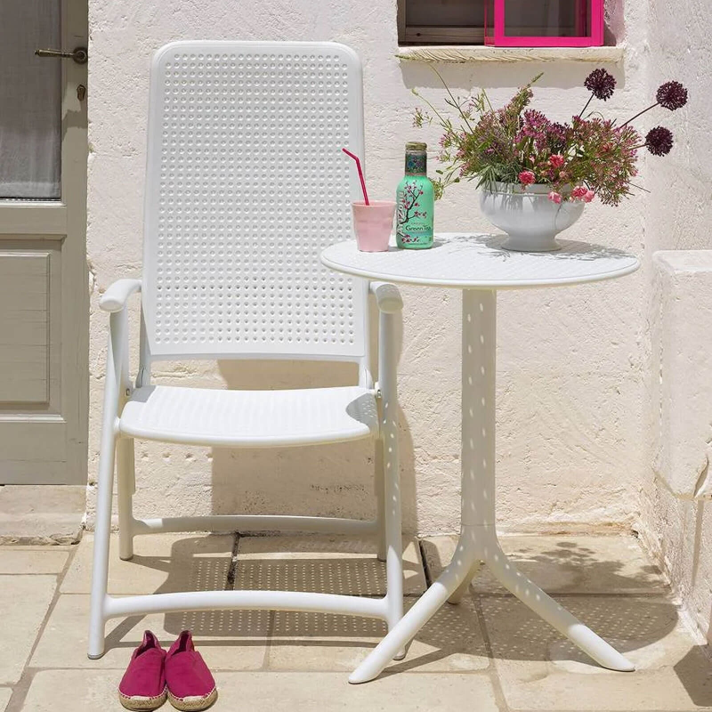 Table d'appoint de jardin en polypropylène - Step 1