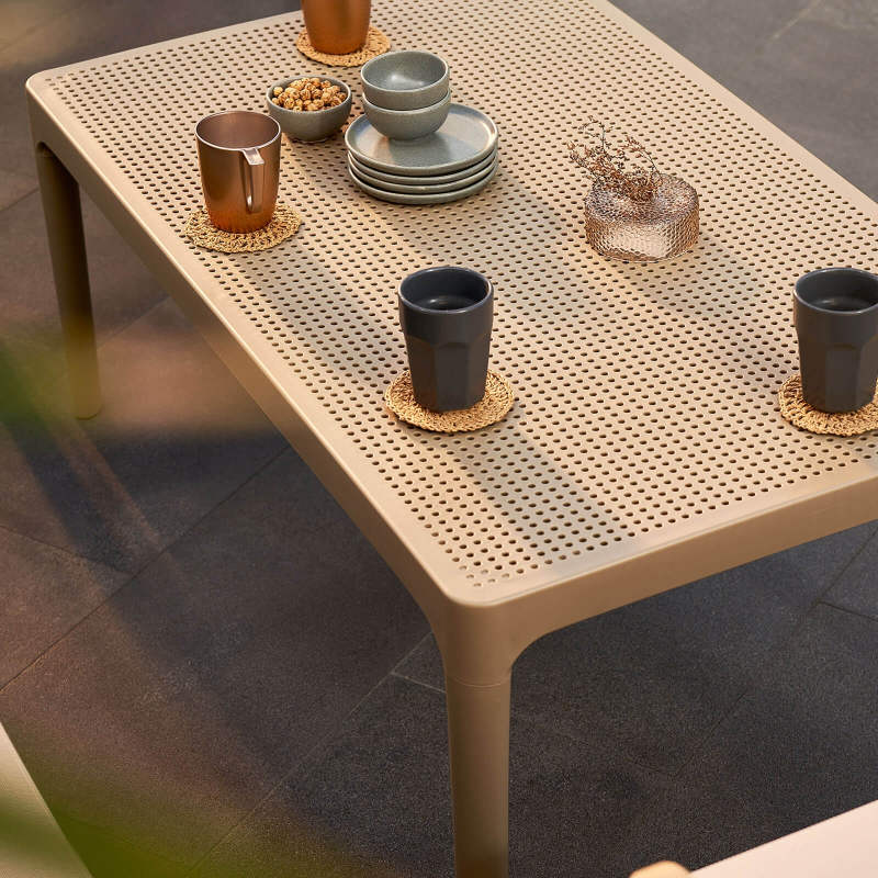 Table basse pour jardin contemporaine