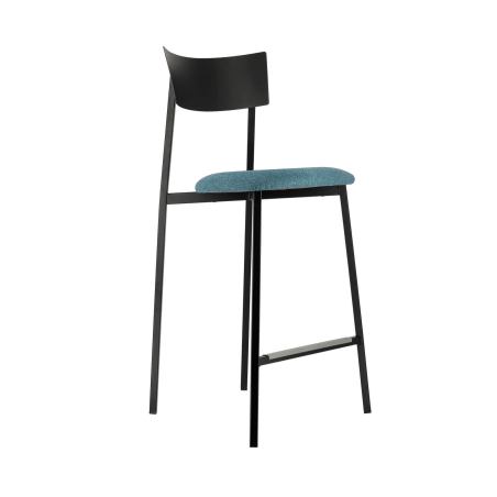 Tabouret snack français avec assise en tissu bleu rembourrée et dossier métal noir - Anémone Carrier®