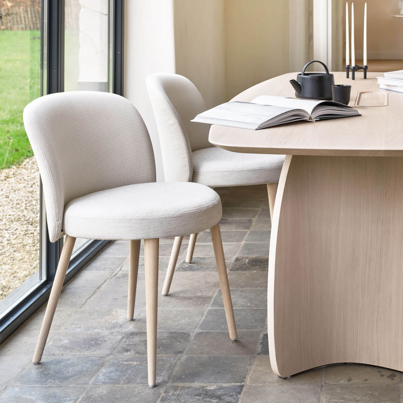 Chaise cosy confortable en tissu et pieds bois - Neo Mobitec ®