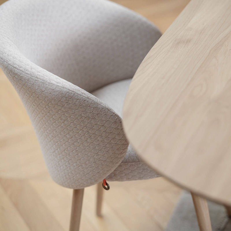 Fauteuil cosy confortable en tissu et pieds bois - Neo Mobitec ®