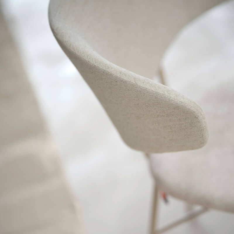 Fauteuil tendance en tissu blanc avec pieds en métal - Toro Mobitec ®