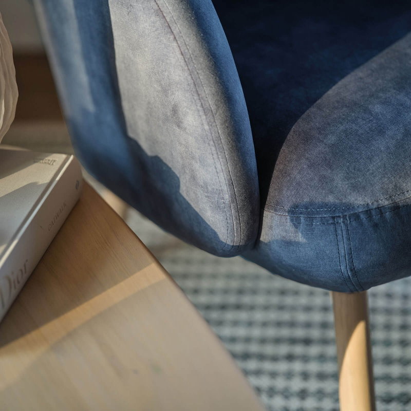 Fauteuil confortable en tissu avec pieds en bois - Thalia Mobitec ®