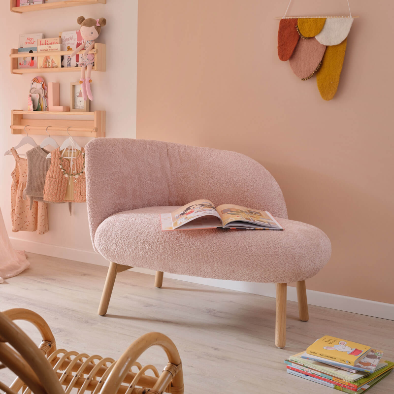 Banquette de salon en tissu bouclé rose avec pieds en bois naturel - Thalia Mobitec ®