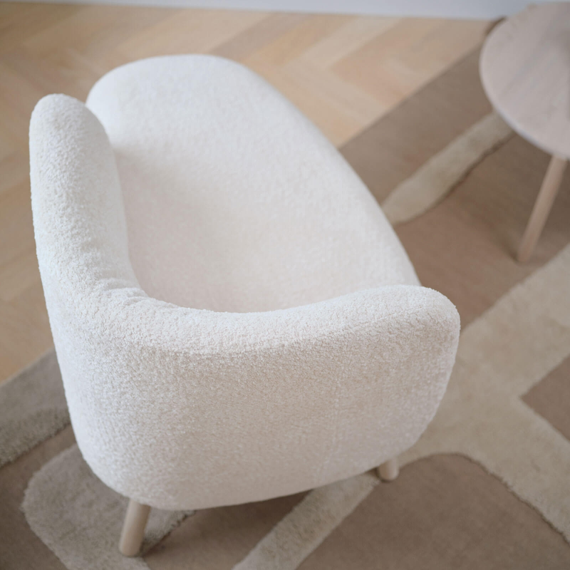 Banquette de salon en tissu bouclé blanc avec pieds en bois naturel - Thalia Mobitec ®