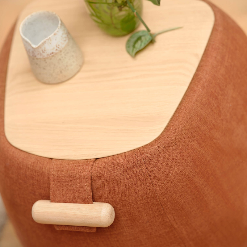 Pouf table cosy en tissu avec tablette en bois massif - Thalia Mobitec ®