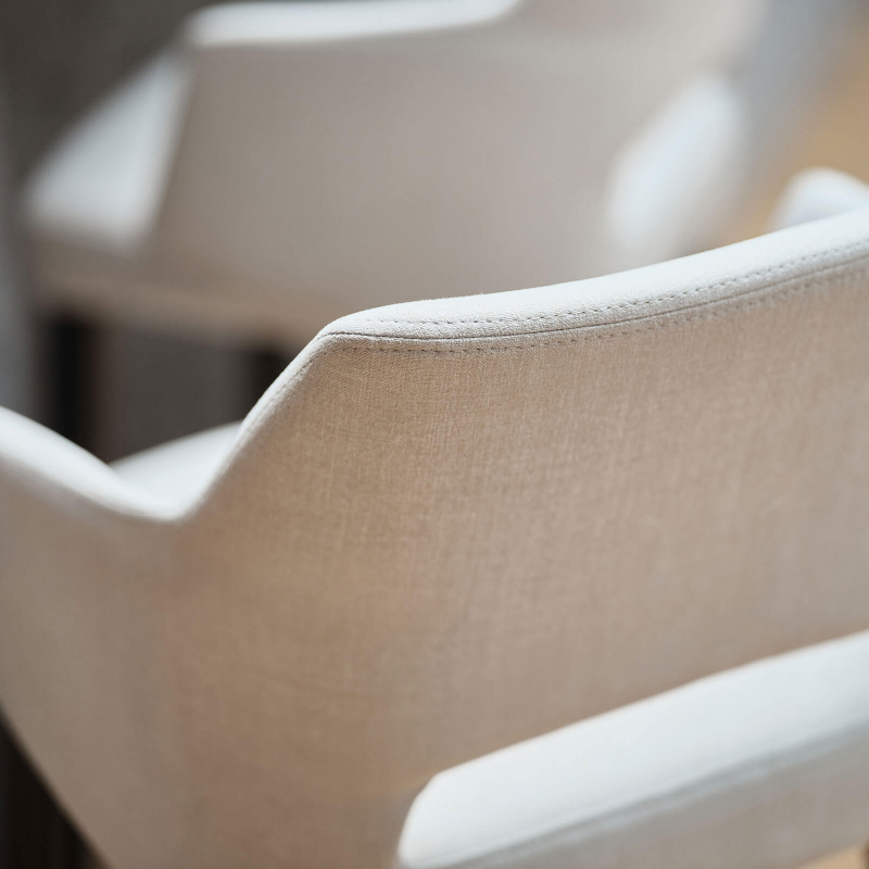 Tabouret snack en tissu avec accoudoirs et pieds en bois - Lena Mobitec ®