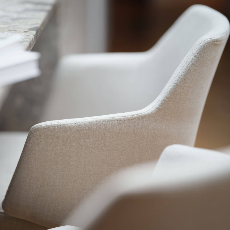 Tabouret snack en tissu avec accoudoirs et pieds en bois - Lena Mobitec ®