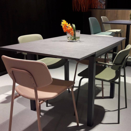 Table carrée extensible en stratifié pieds en métal - Vienna