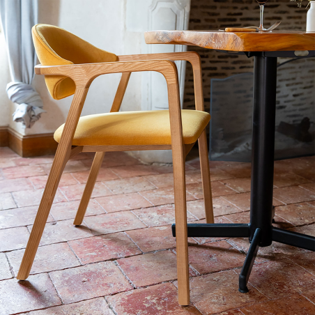 Fauteuil design en bois massif et tissu