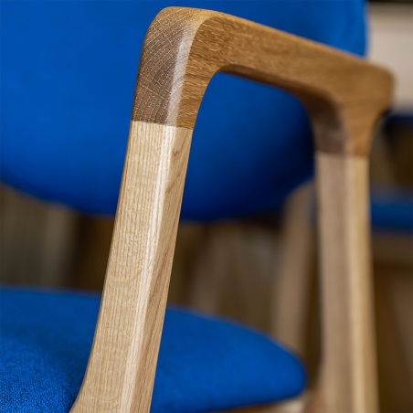 Fauteuil design en bois massif et tissu