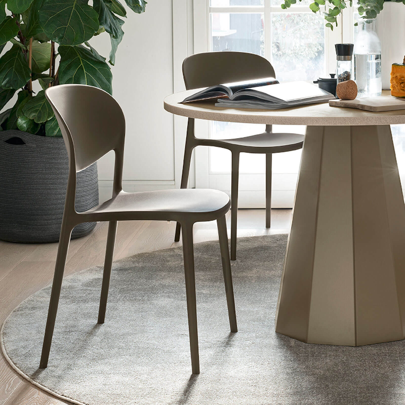 Chaise italienne en polypropylène recyclé - Abby Connubia®
