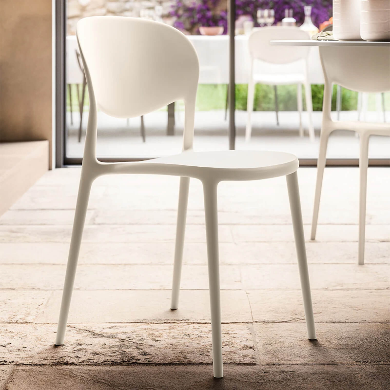 Chaise italienne en polypropylène recyclé - Abby Connubia®