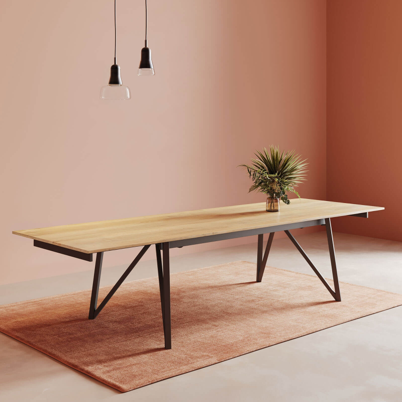 Table design industriel extensible en mélaminé chêne naturel avec pieds en métal noir - Claire