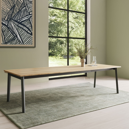 Table en mélaminé chêne naturel avec pieds en métal noir fabriquée en Belgique - Bérénice