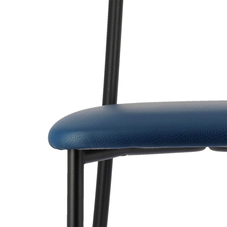 Chaise noire avec dossier strié et pieds en métal - Miro 2