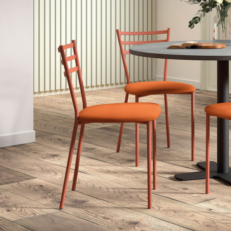 Chaise de cuisine avec assise rembourrée et dossier en métal noir - Romy