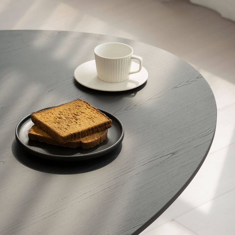 Table noire extensible ovale avec pied central noir mat - Ella