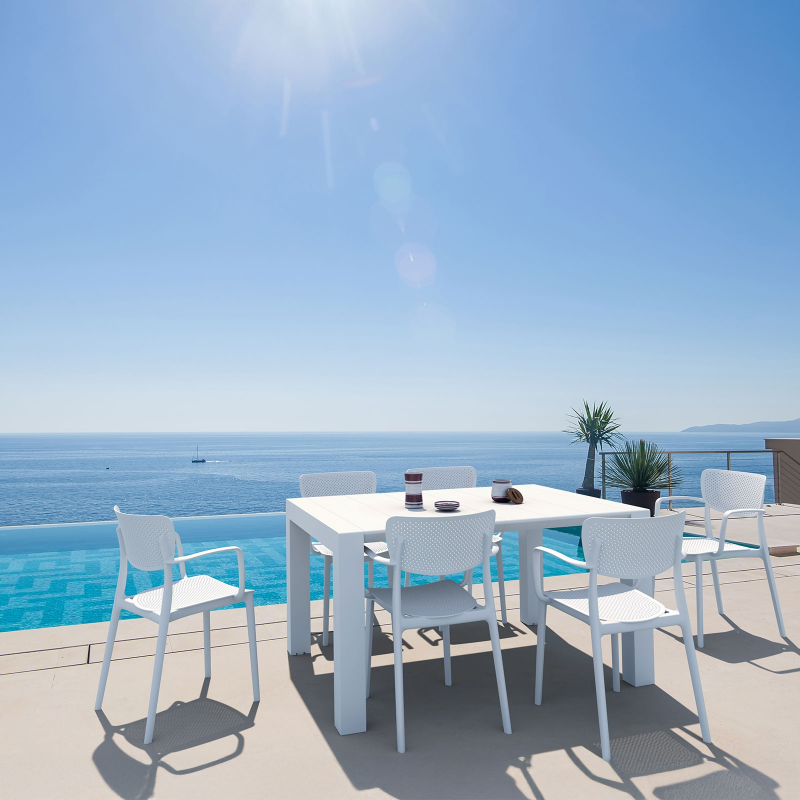 Chaise de jardin en plastique blanc micro perforé avec accoudoirs - Loft