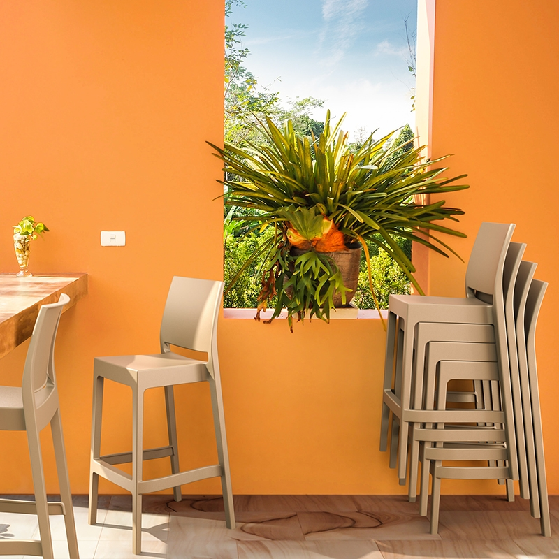 Tabouret de bar d'extérieur empilable en polypropylène taupe - Maya