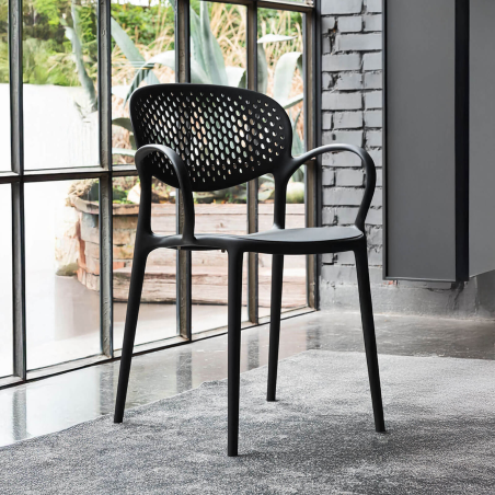 Fauteuil italien empilable en polypropylène recyclé avec dossier microperforé - Abby Connubia®