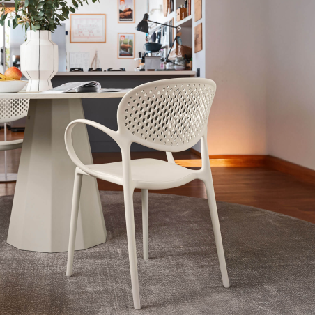 Fauteuil italien empilable en polypropylène recyclé avec dossier microperforé - Abby Connubia®