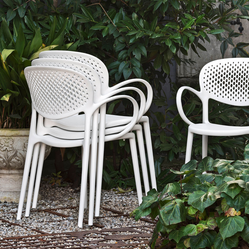 Fauteuil de jardin italien empilable en polypropylène recyclé avec dossier microperforé - Abby Connubia®