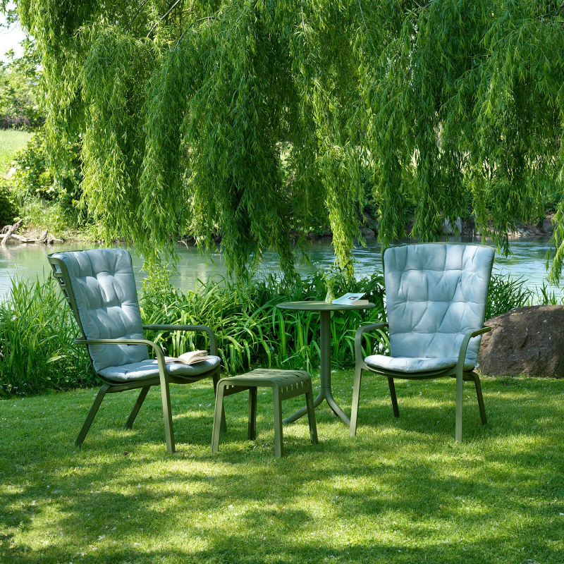 Fauteuil tendance d'extérieur empilable et réglable en plastique vert - Folio