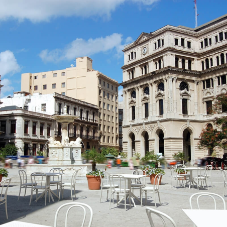 Chaise empilable blanche pour l'extérieur en polypropylène - Victor