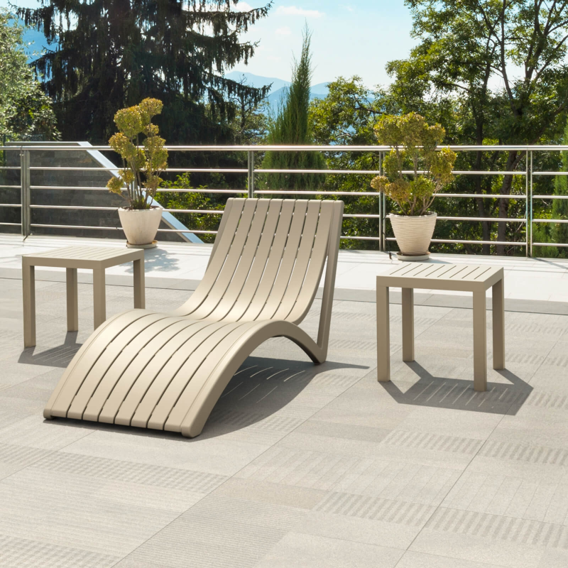 Table de terrasse carrée en plastique