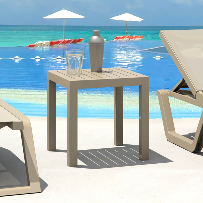 Table de terrasse carrée en plastique