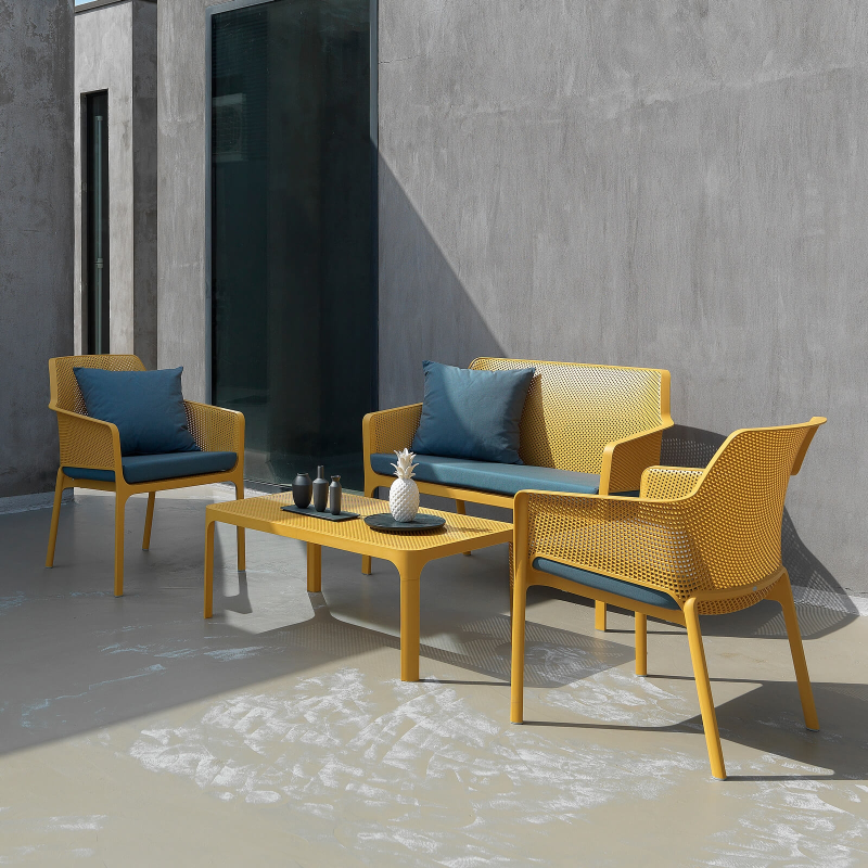 Table basse de jardin moderne avec plateau moutarde micro-perforé 100 x 60 cm - Net