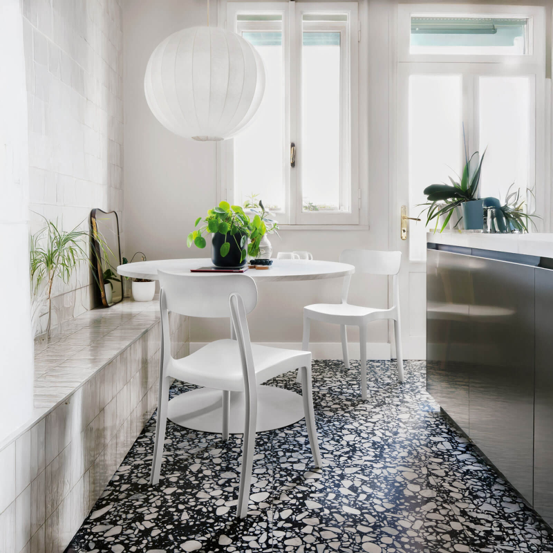 Chaise empilable en plastique - Locanda Connubia©