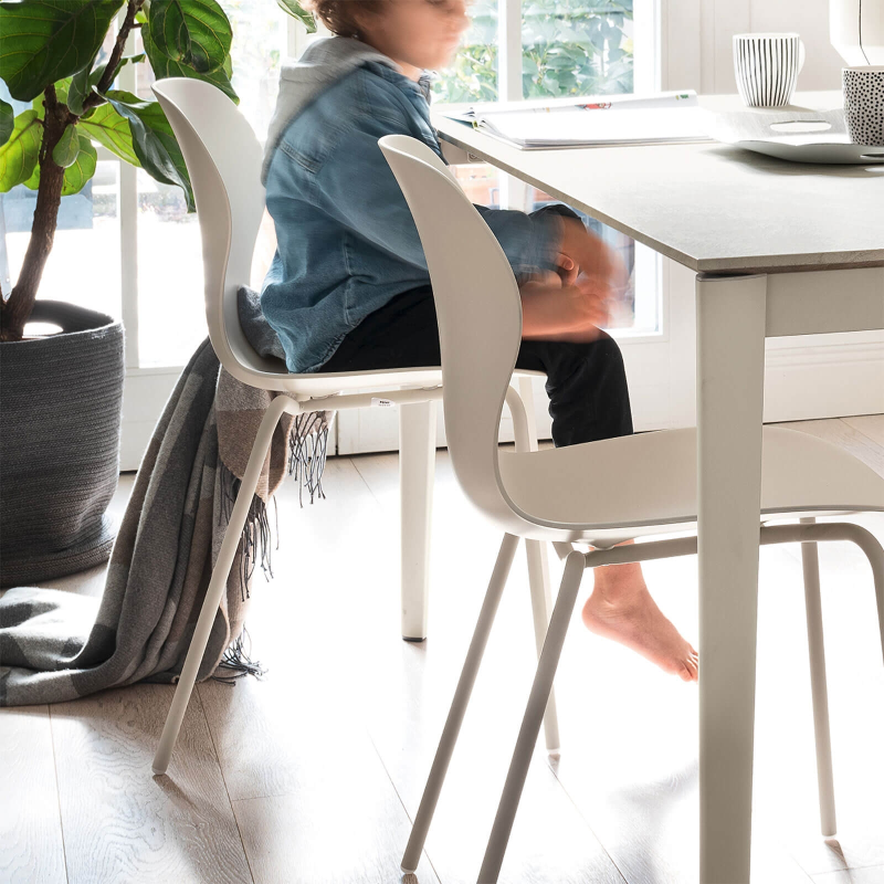 OPS ! Connubia© - Chaise italienne empilable en polypropylène avec pieds en métal