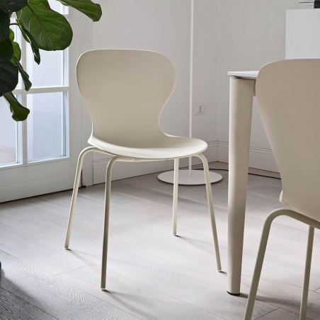 OPS ! Connubia© - Chaise italienne empilable en polypropylène avec pieds en métal